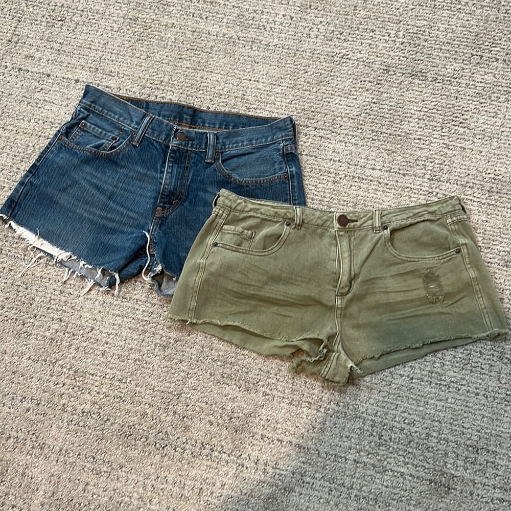 2 pairs for woman’s cut off shorts